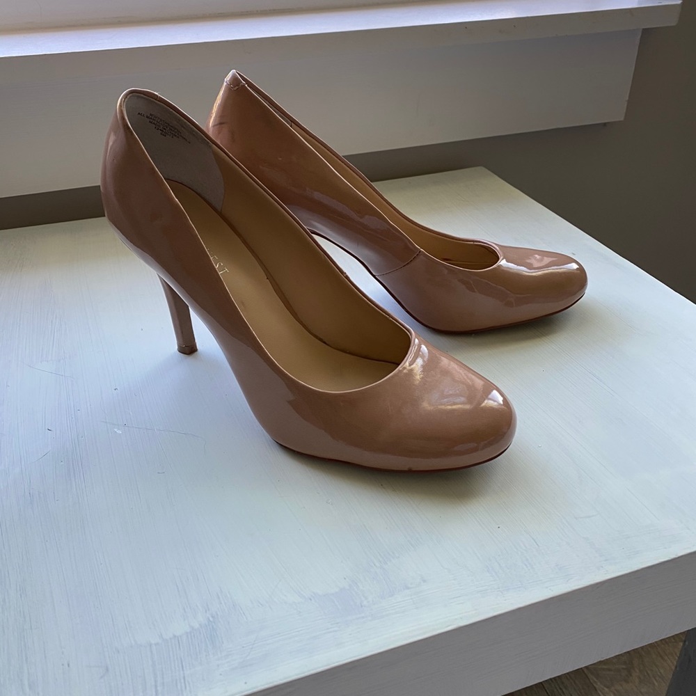 Shiny nude heels
